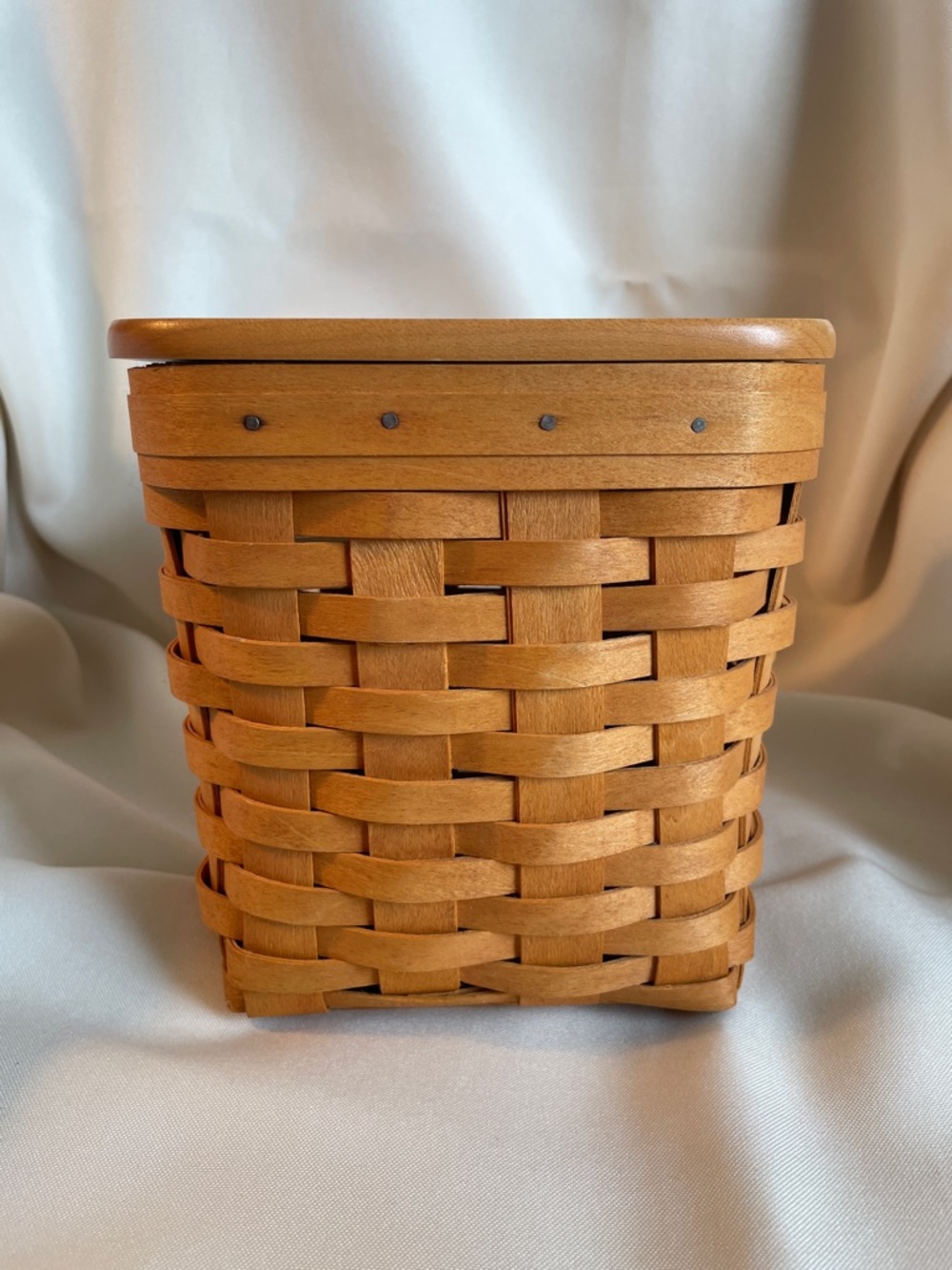 Longaberger tissue basket with lid